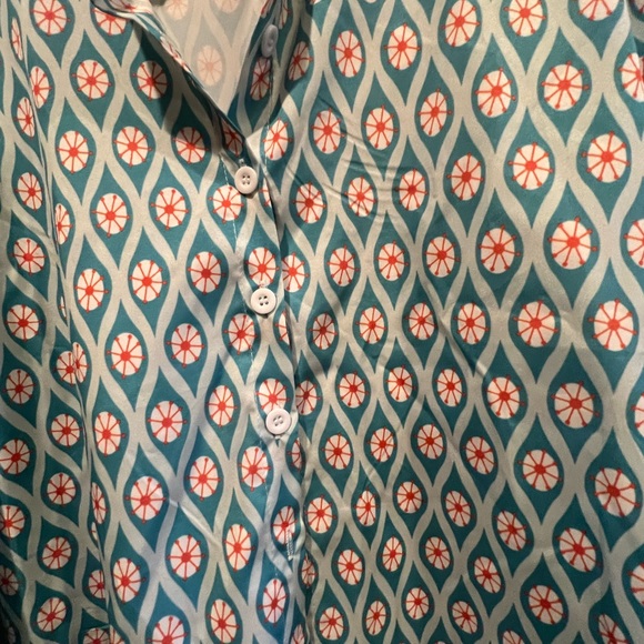 NWOT-Women’s button down blouse - Picture 2 of 6